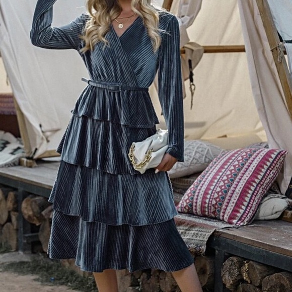 One size dress velvet tier navy blue belt included - Picture 1 of 4